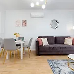 Apartamenty Ogrodowa Business Wola by Renters Prestige