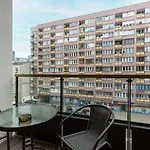 Apartamenty Ogrodowa Business Wola by Renters Prestige